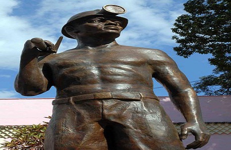Inauguran nueva escultura en homenaje a los mineros de El Cobre